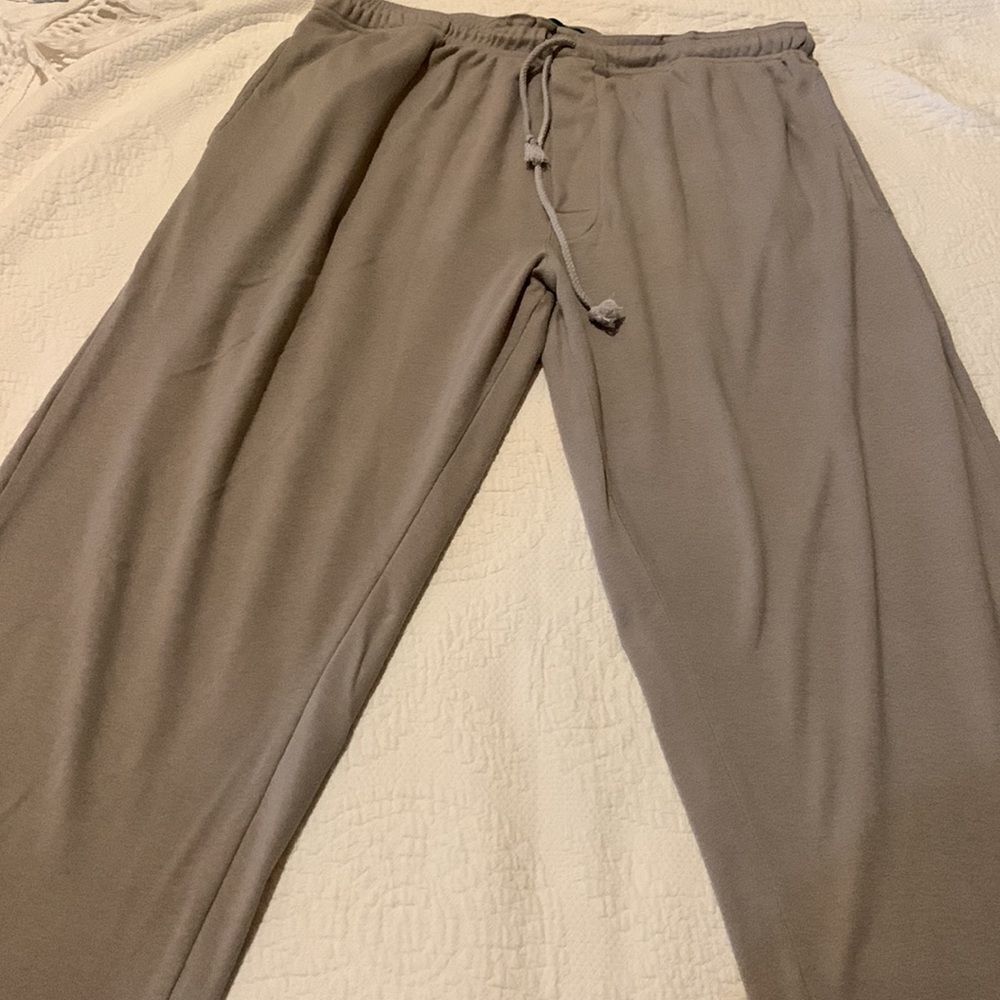 John Phillip lounge pants. Large - Picture 6 of 9